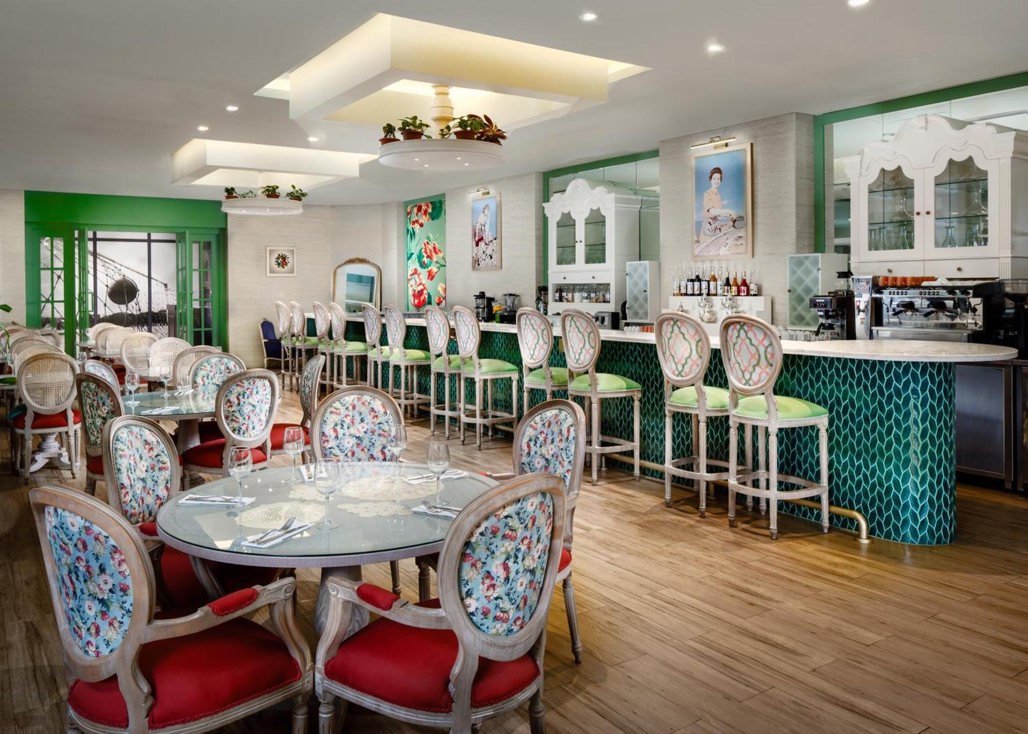 Millennium Place Ad-Dauha Zewnętrze zdjęcie The interior of the restaurant